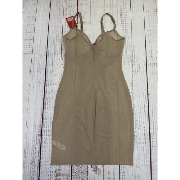 Spanx Red Hot Shapewear Slip Women's Size M Sandcastle Nude Tan NWT - Picture 2 of 8